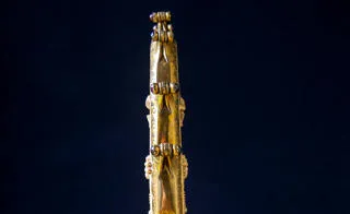 Side profile view of the crozier